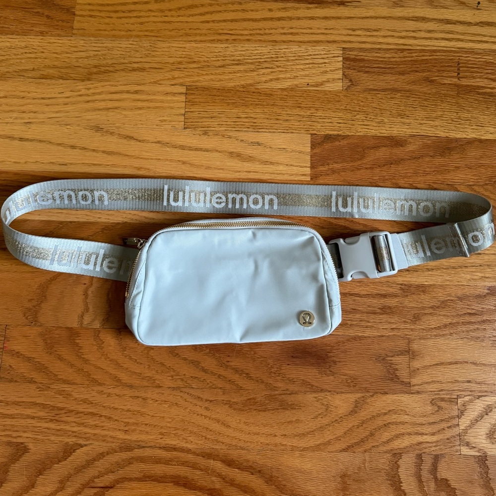 Lululemon Everywhere Belt Bag 1L